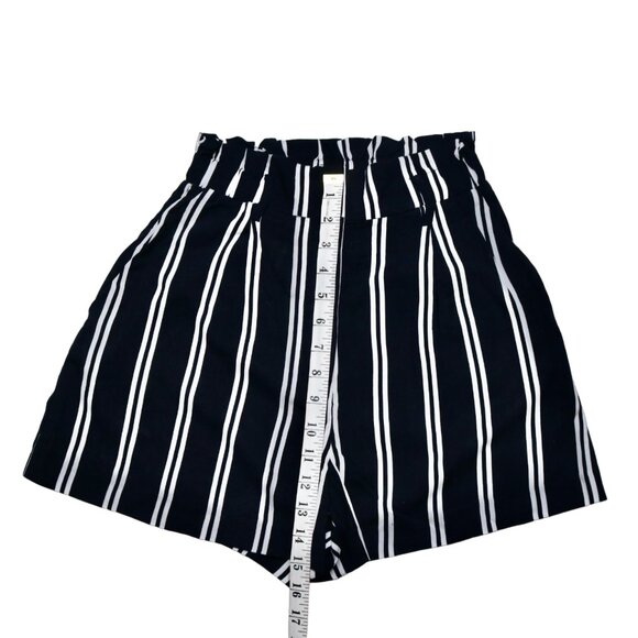 H&M Women's Black and White Striped Shorts with Pockets, size US 2 - Picture 8 of 9